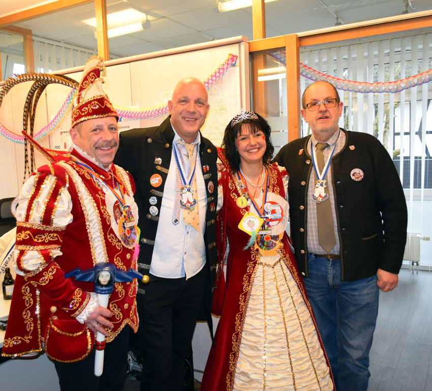 Das Prinzenpaar Prinz Jörg I. und Prinzessin Nicole II: (Paul) mit Ortsbürgermeister Martin Buchholz und 1. Beigeordneten Hans Dieter Geiger