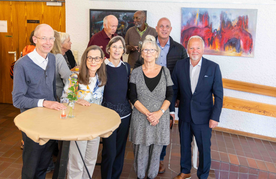 Pfarrer Bernd Peters, Ingrid Becker, Ursula Schulze, Martin Buchholz und Lothar Köhn bei der Eröffnung der Kunstausstellung im Bürgerhaus Windhagen.
            Bildquelle: Michael Möhlenhof